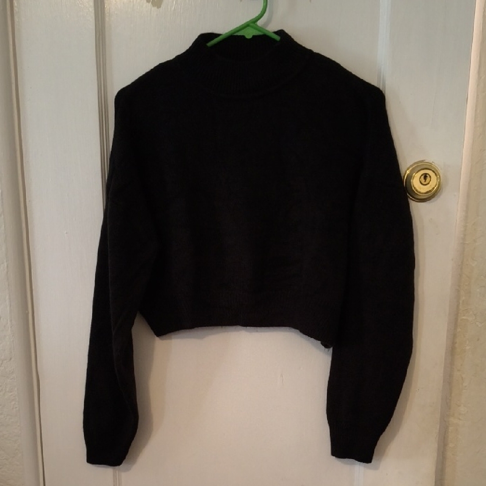 H&M | Black Crop Top
